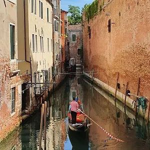 https://ca-venice-canal-view.hotelinveneto.com
